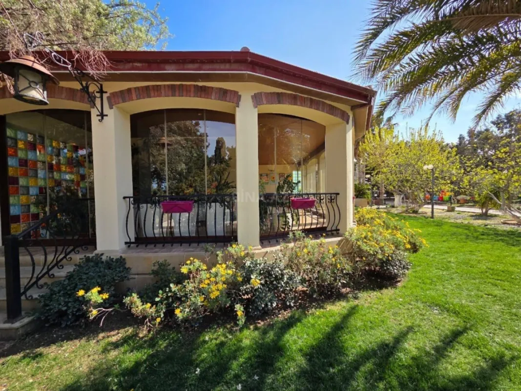 Kirayə verilir 8 otaqlı həyət evi 500 m²