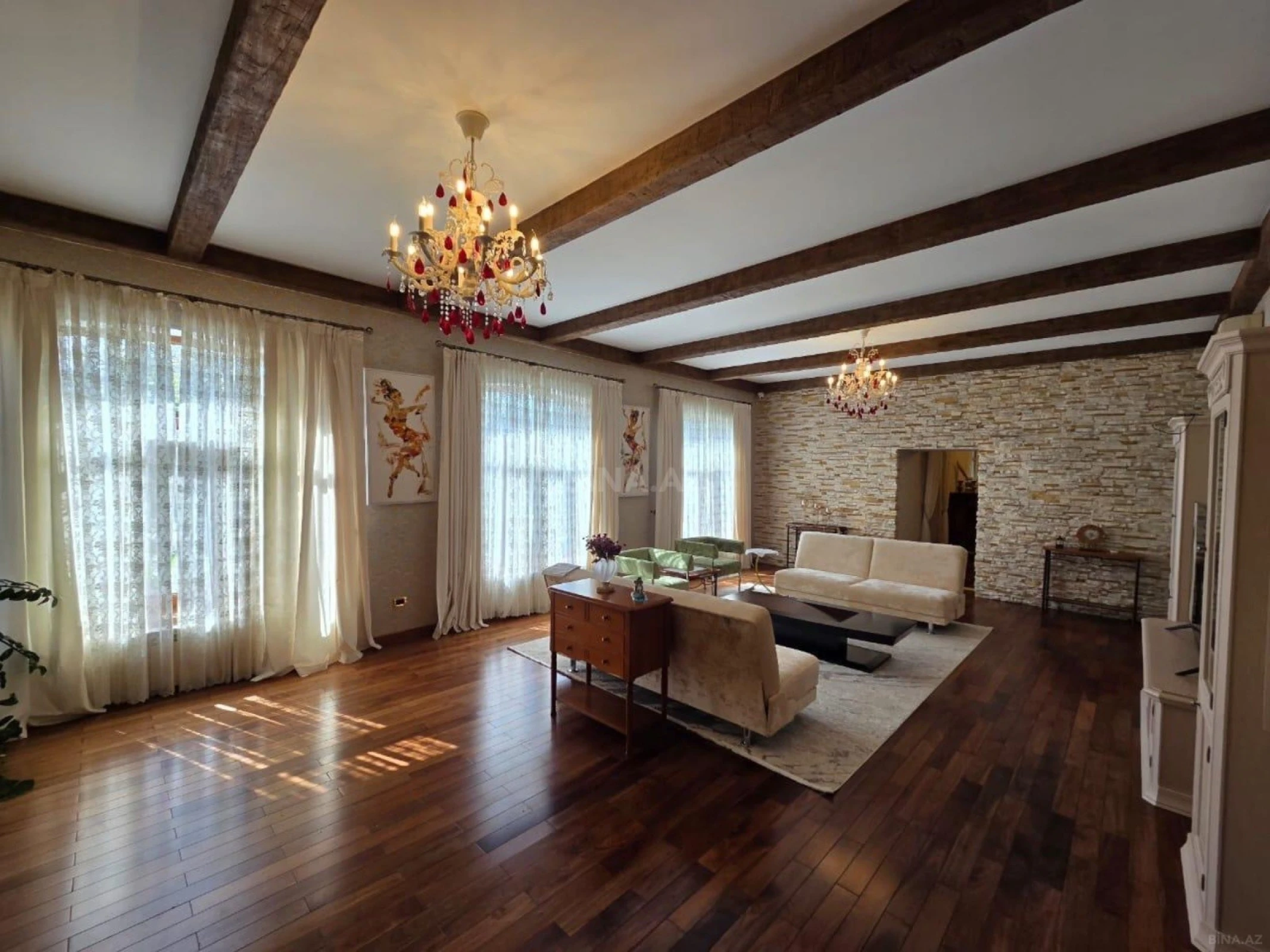 Kirayə verilir 8 otaqlı həyət evi 500 m²