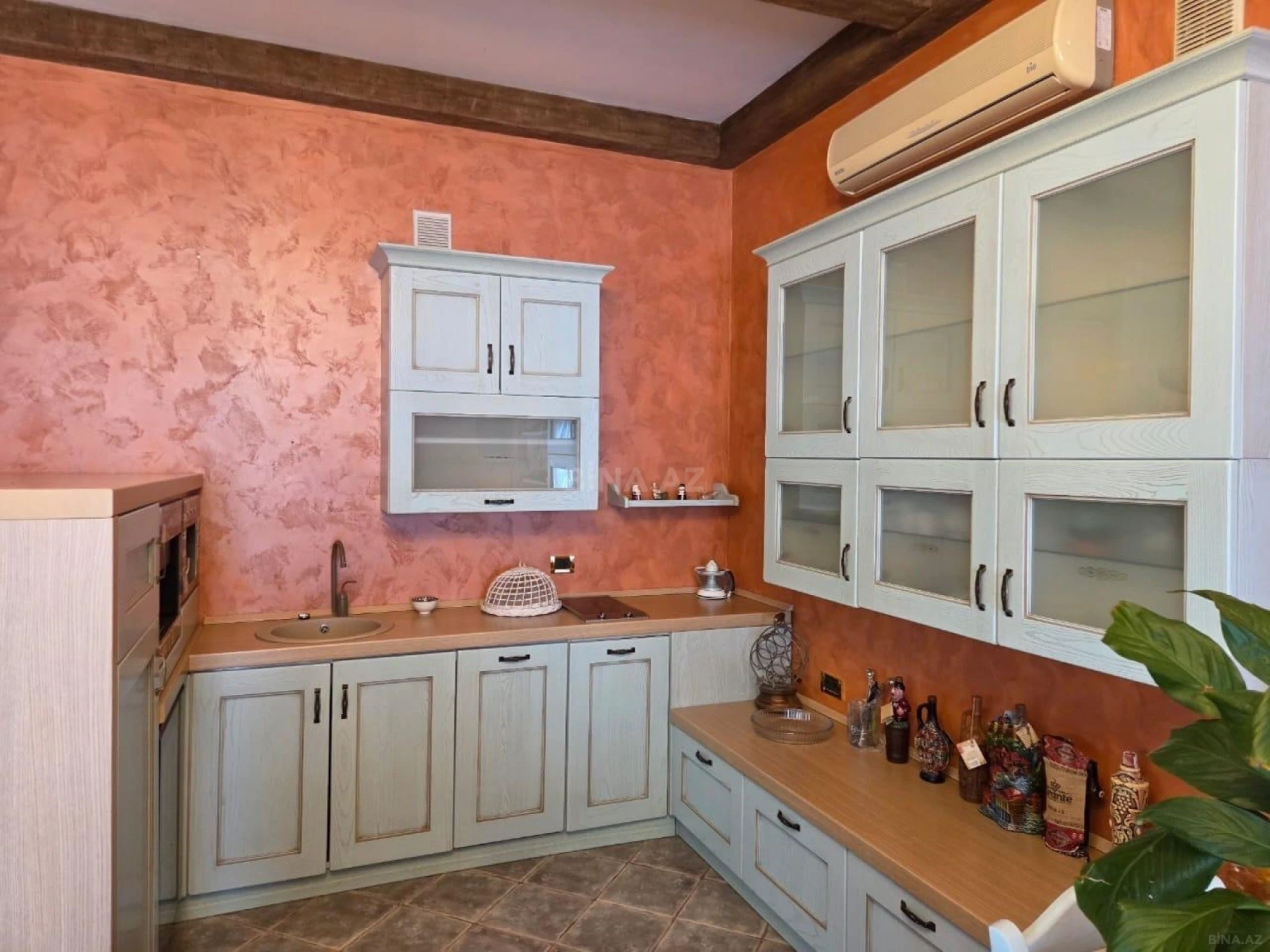 Kirayə verilir 8 otaqlı həyət evi 500 m²