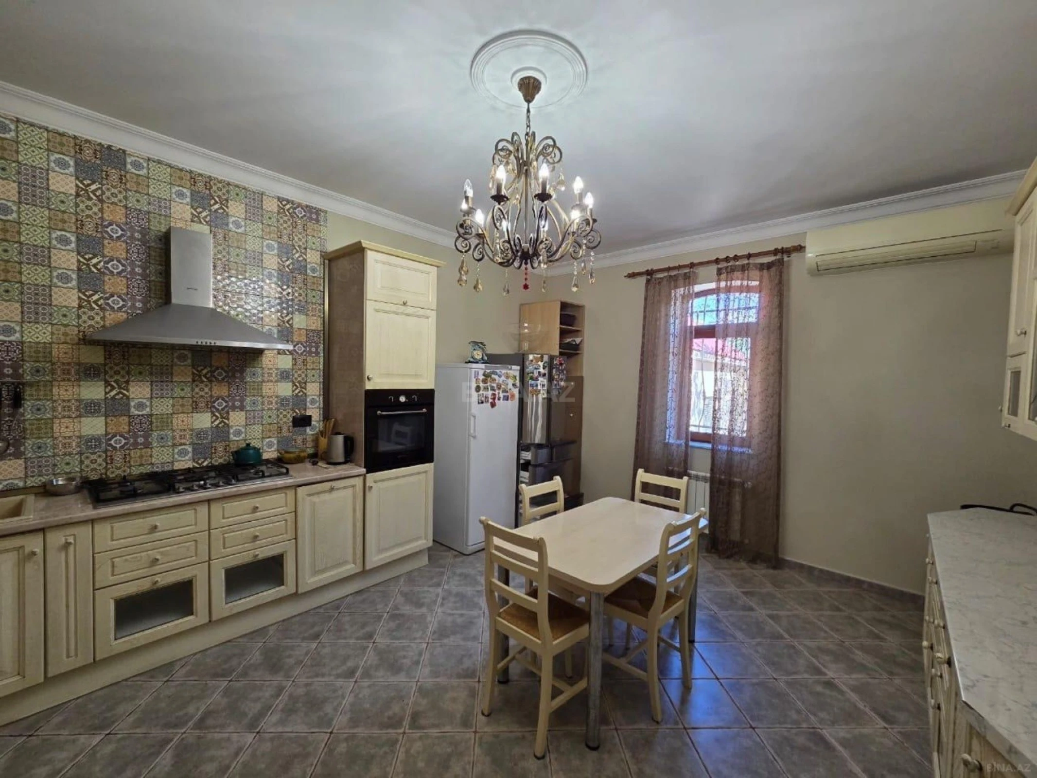 Kirayə verilir 8 otaqlı həyət evi 500 m²