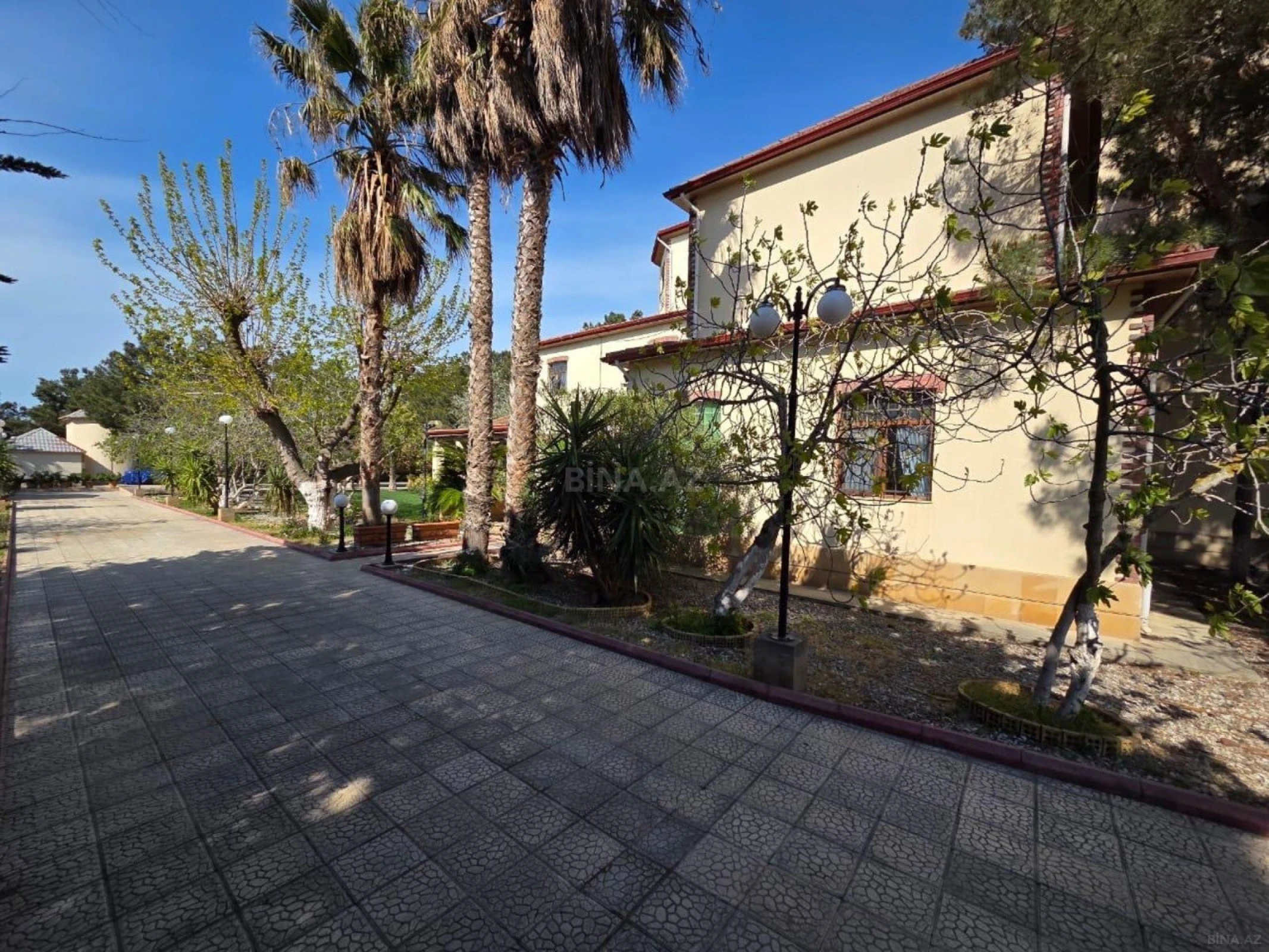 Kirayə verilir 8 otaqlı həyət evi 500 m²