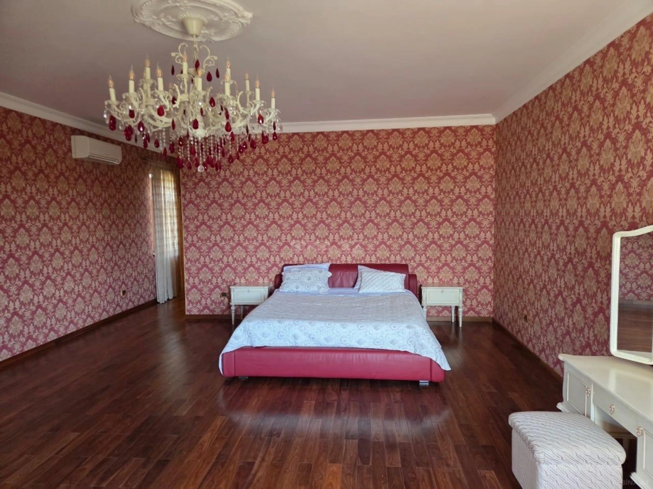 Kirayə verilir 8 otaqlı həyət evi 500 m²