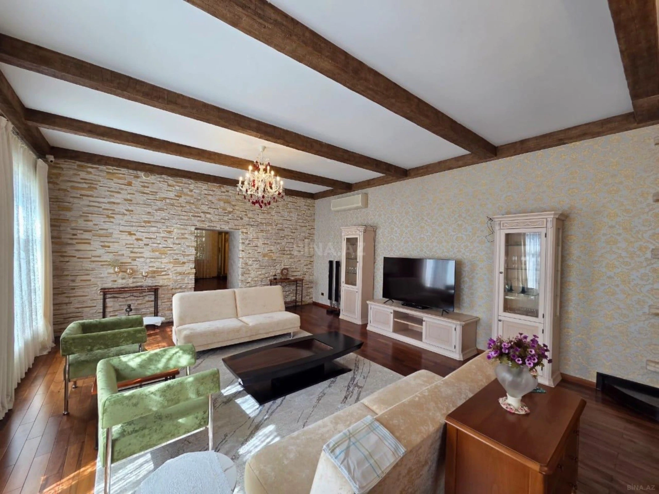 Kirayə verilir 8 otaqlı həyət evi 500 m²