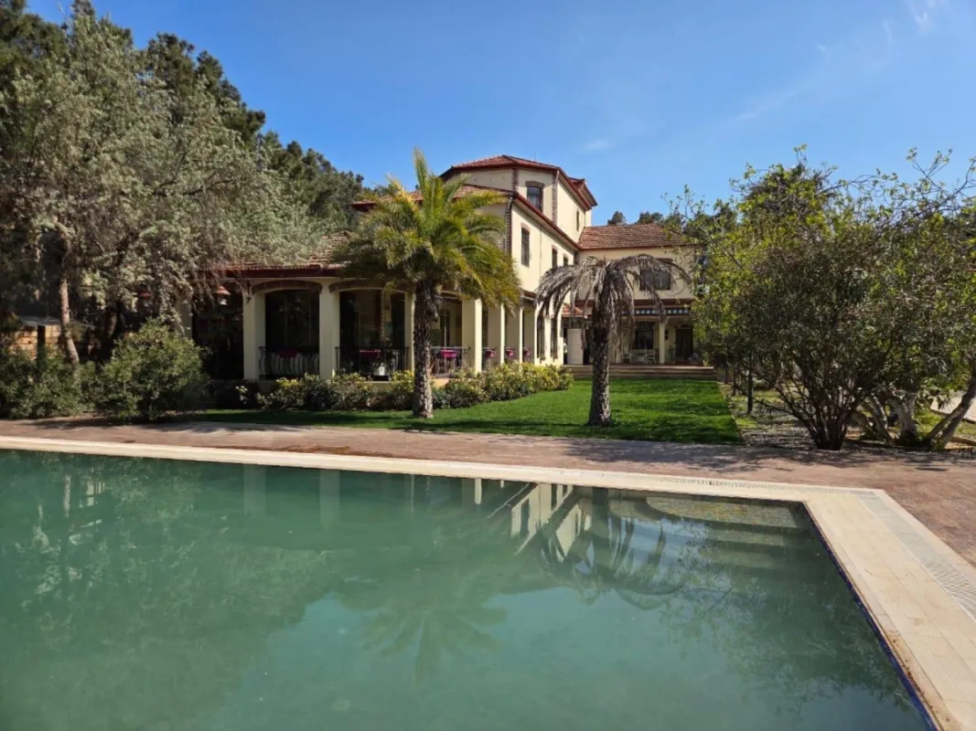 Kirayə verilir 8 otaqlı həyət evi 500 m²