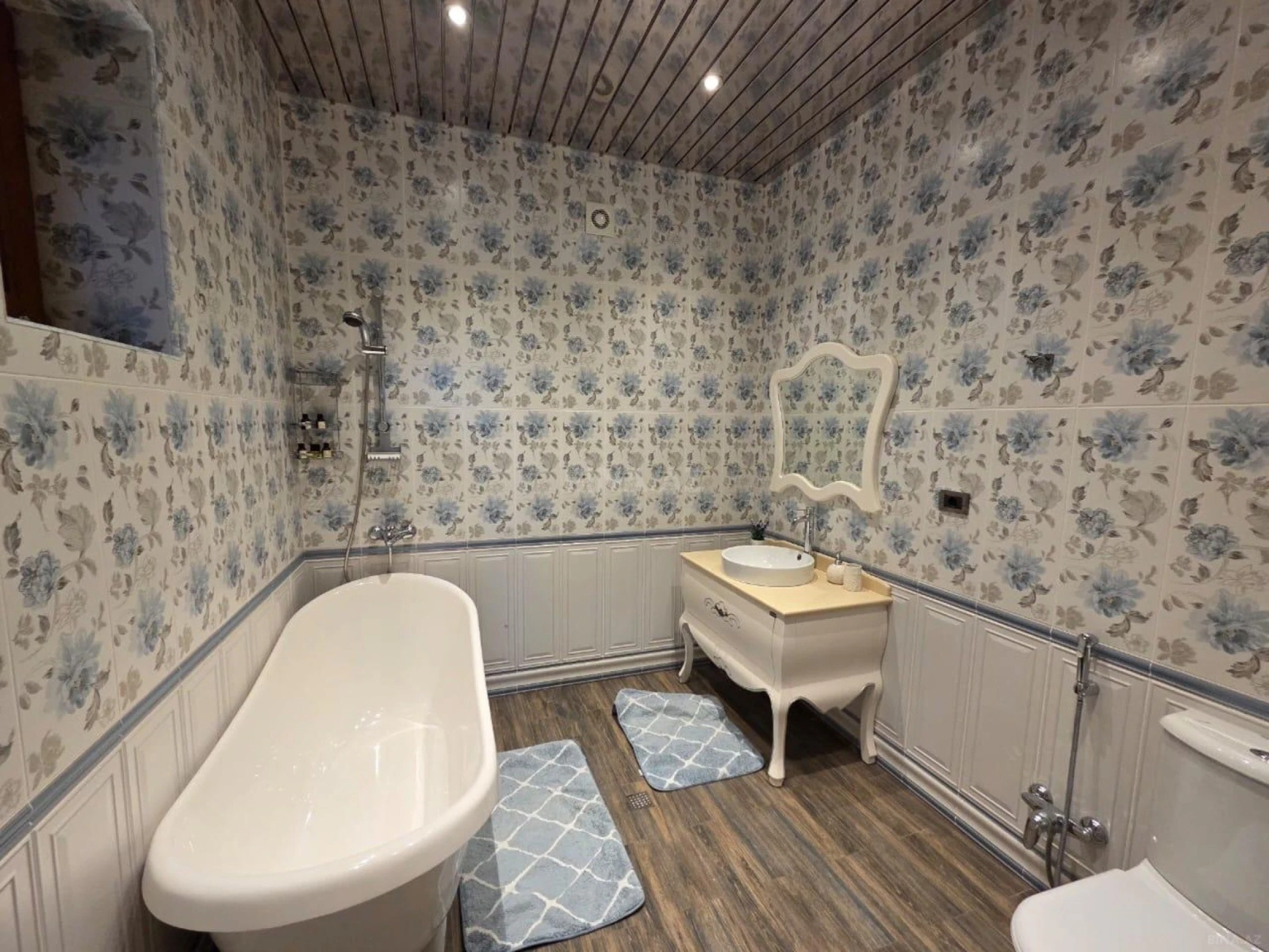 Kirayə verilir 8 otaqlı həyət evi 500 m²