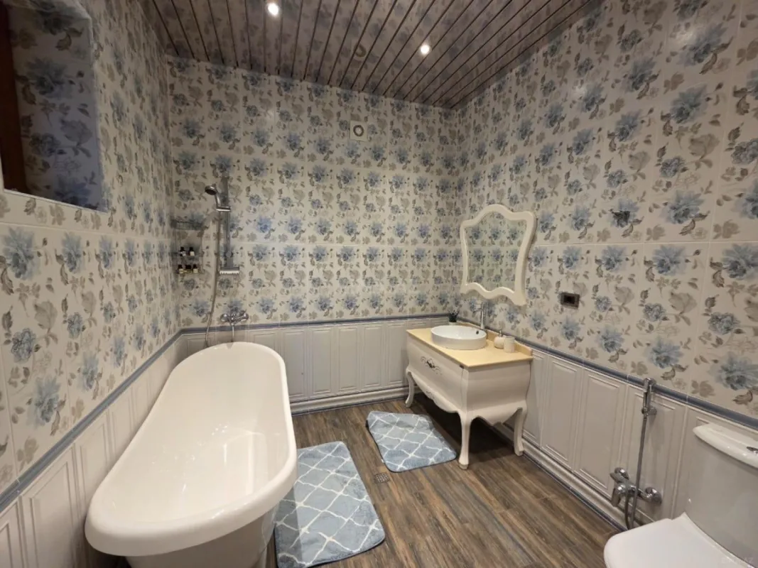 Kirayə verilir 8 otaqlı həyət evi 500 m²