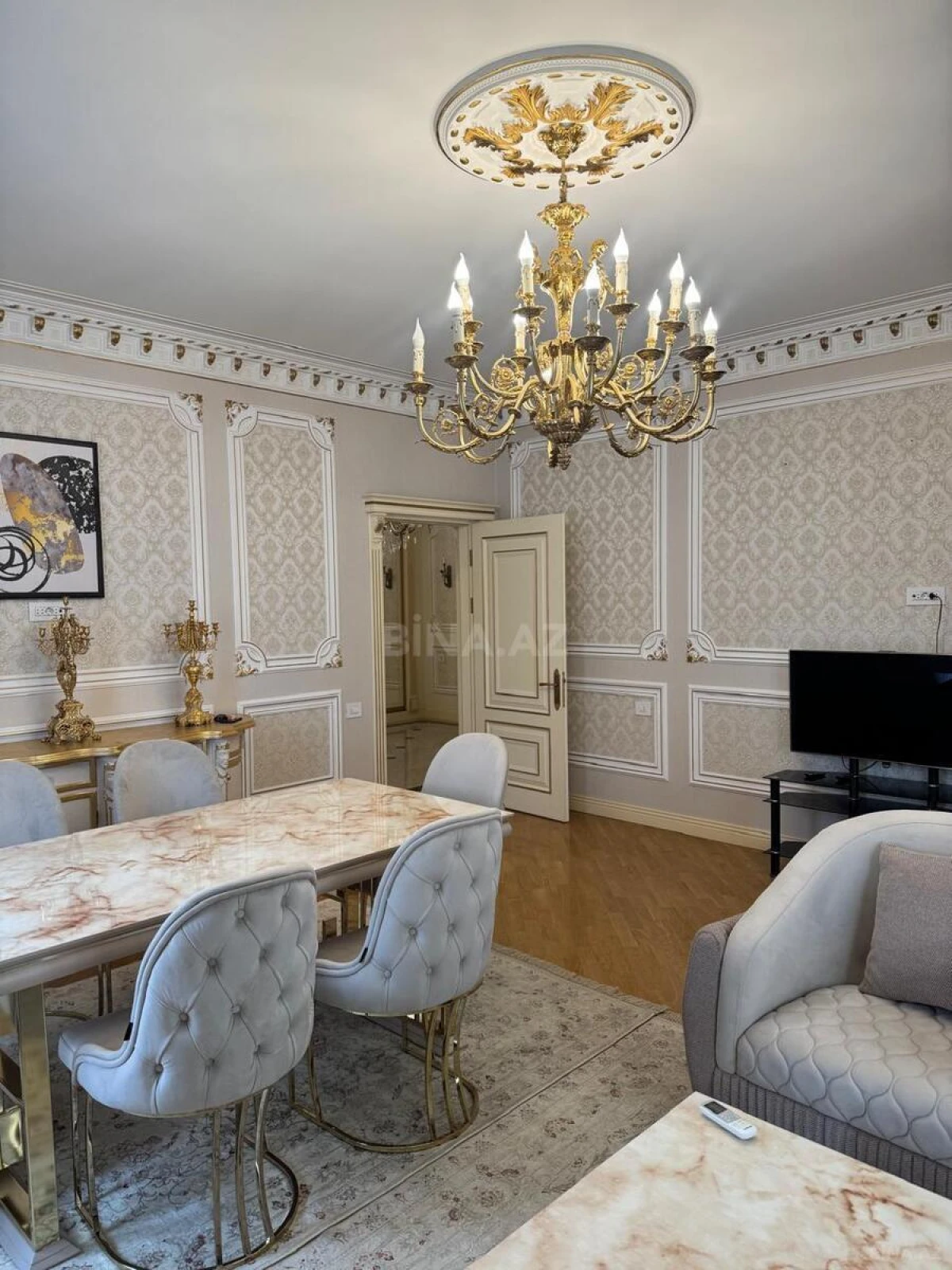 Kirayə verilir 4 otaqlı mənzil 178 m²