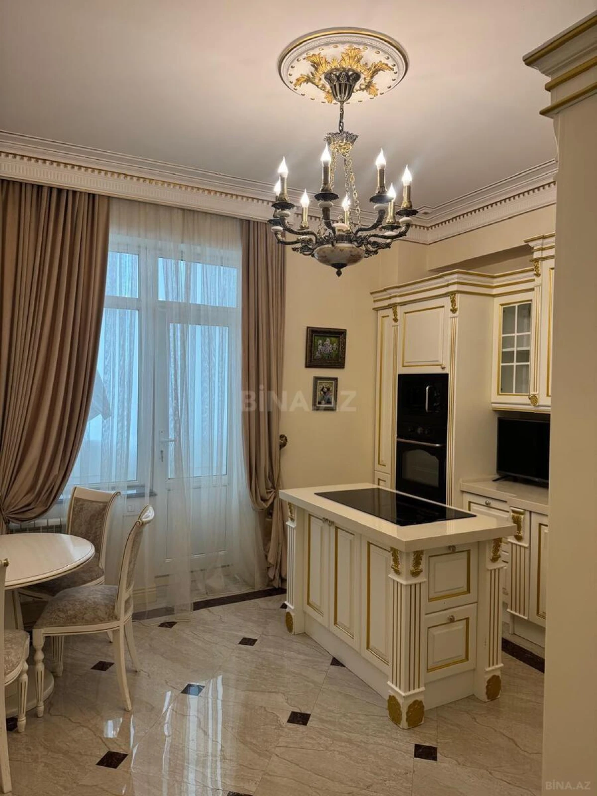 Kirayə verilir 4 otaqlı mənzil 178 m²
