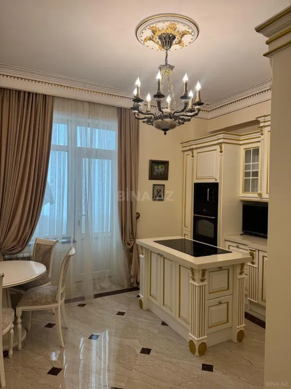 Kirayə verilir 4 otaqlı mənzil 178 m²