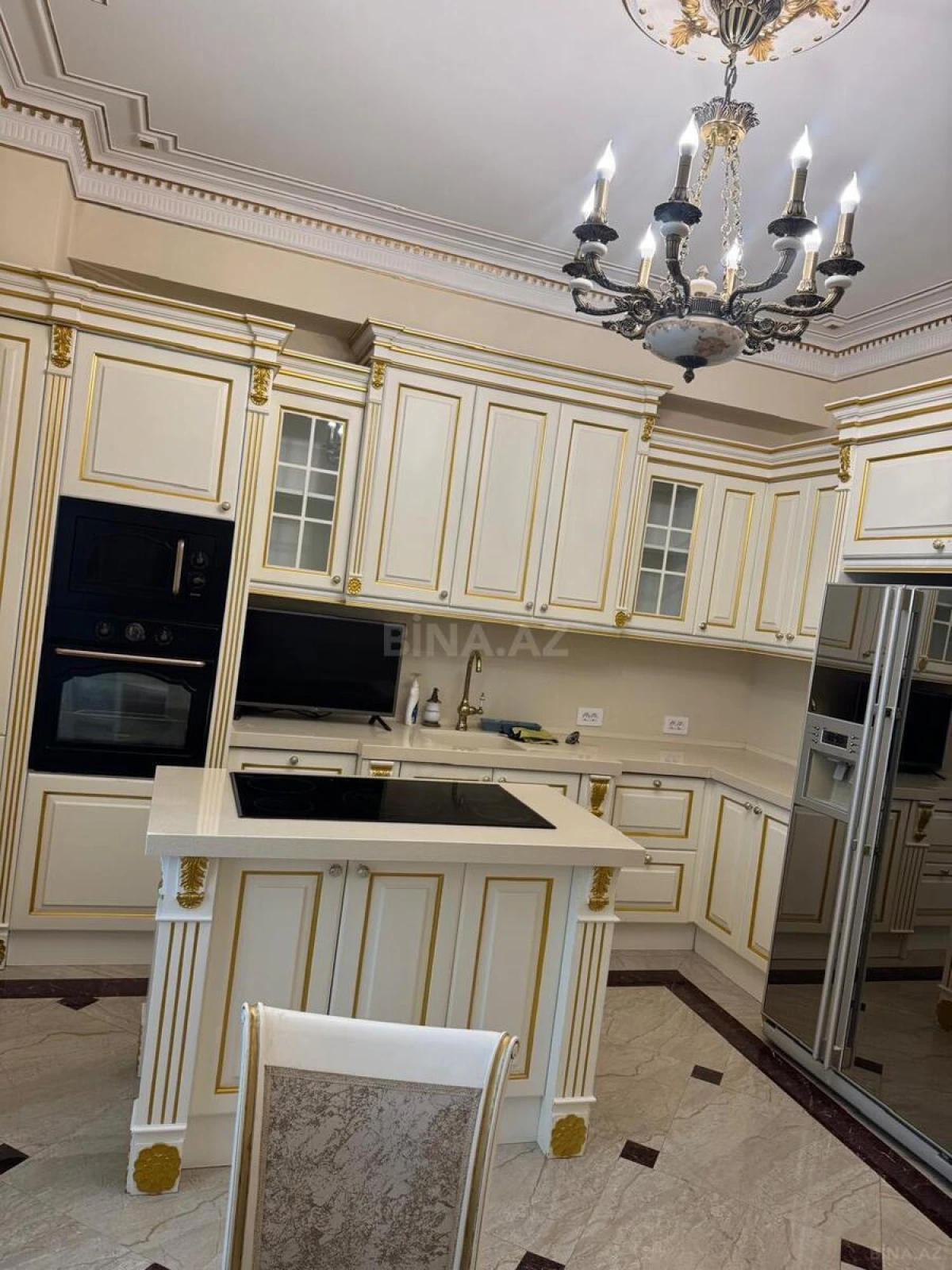 Kirayə verilir 4 otaqlı mənzil 178 m²