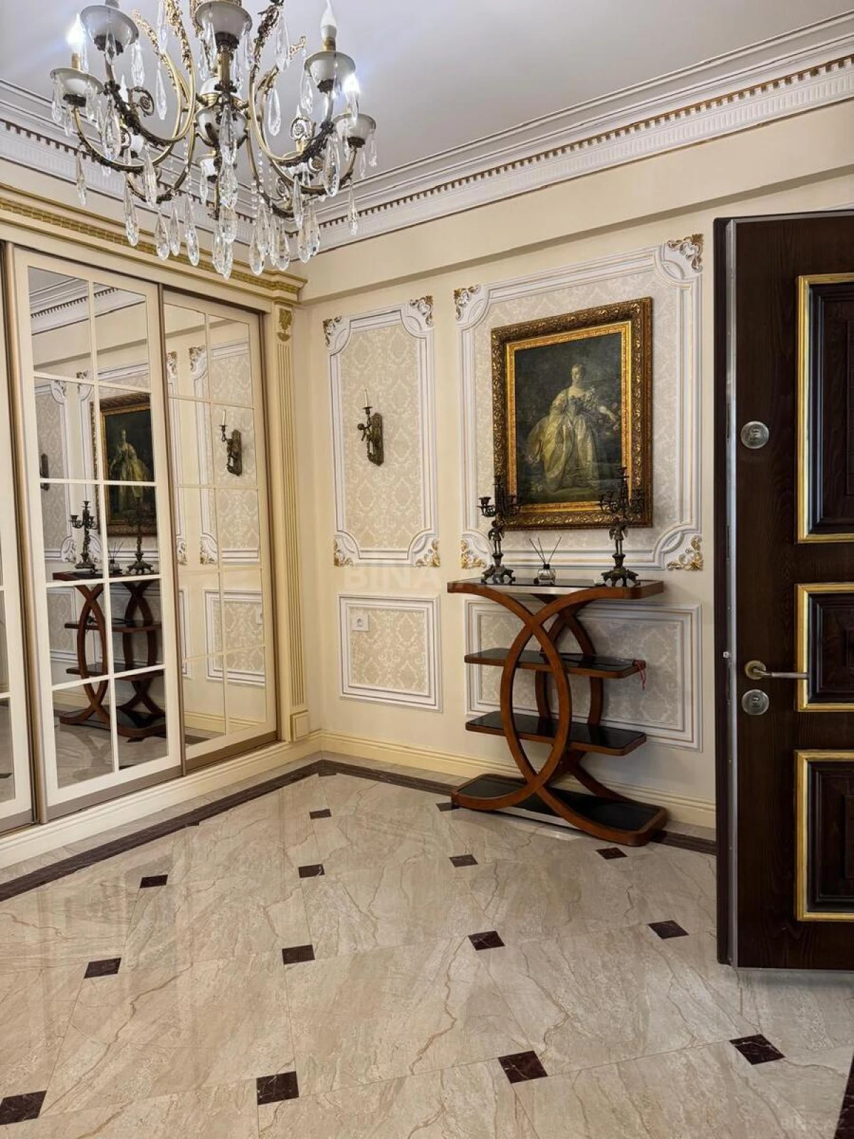 Kirayə verilir 4 otaqlı mənzil 178 m²