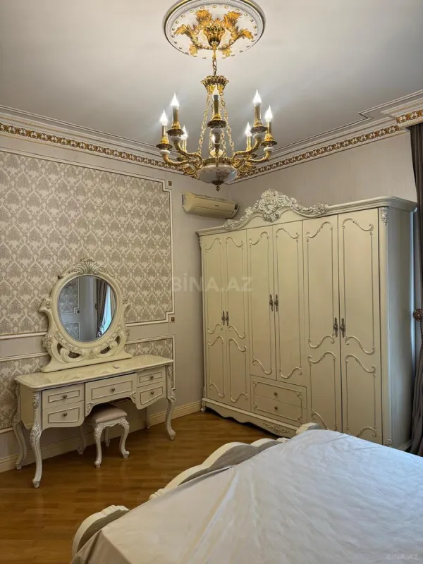 Kirayə verilir 4 otaqlı mənzil 178 m²