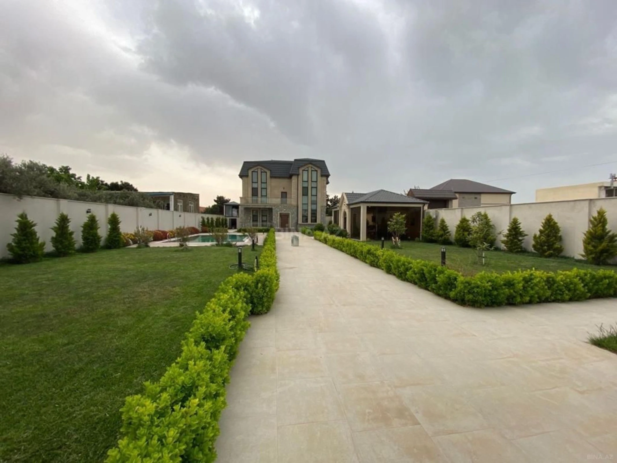 Kirayə verilir 5 otaqlı həyət evi 400 m²