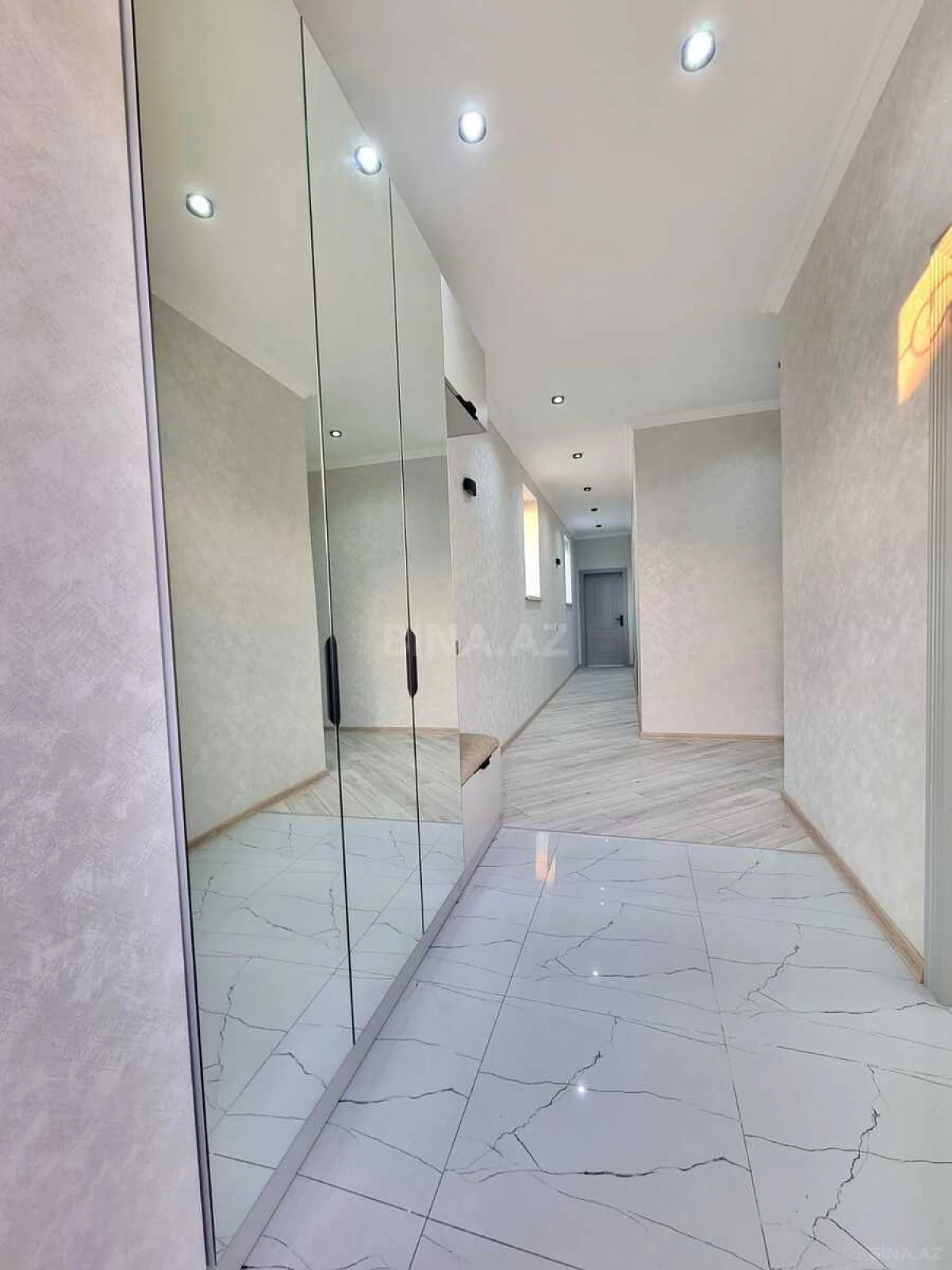 Satılır 2 otaqlı mənzil 60 m²