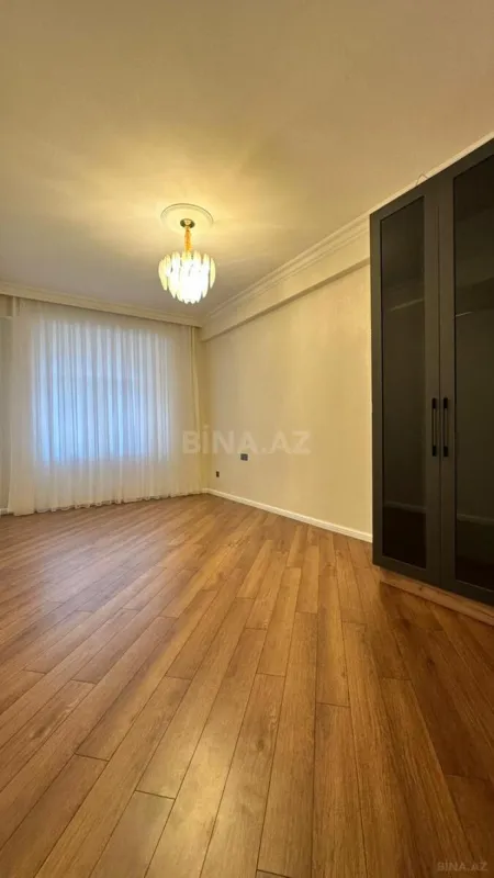 Satılır 3 otaqlı mənzil 105 m²