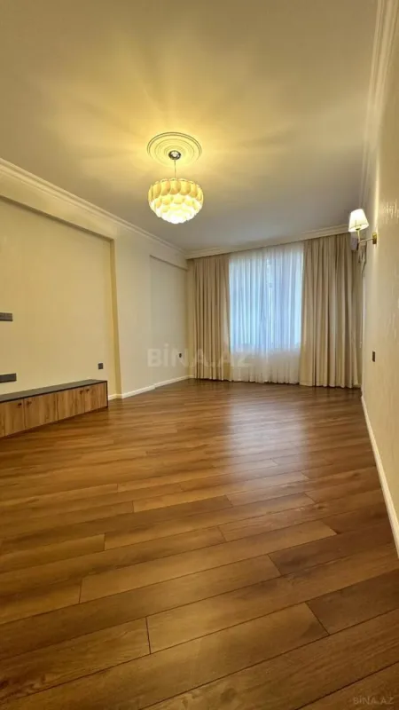 Satılır 3 otaqlı mənzil 105 m²