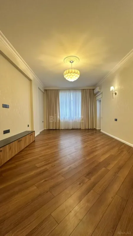Satılır 3 otaqlı mənzil 105 m²