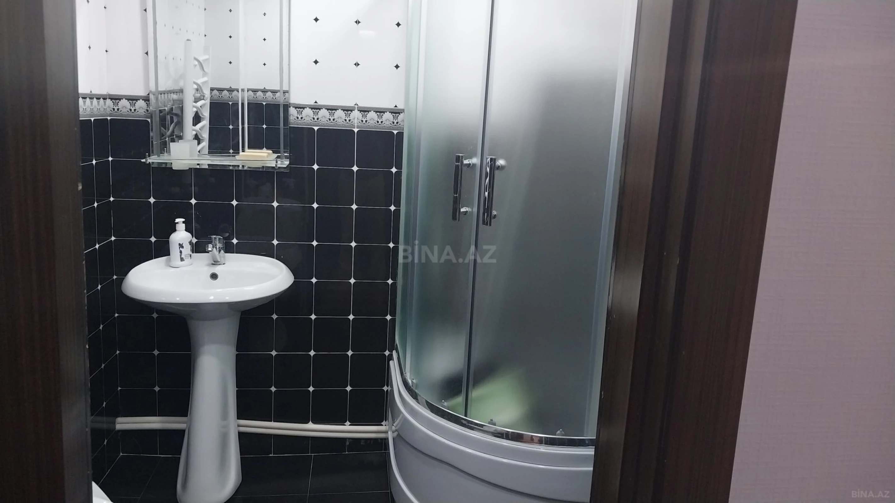 Kirayə verilir 2 otaqlı mənzil 75 m²