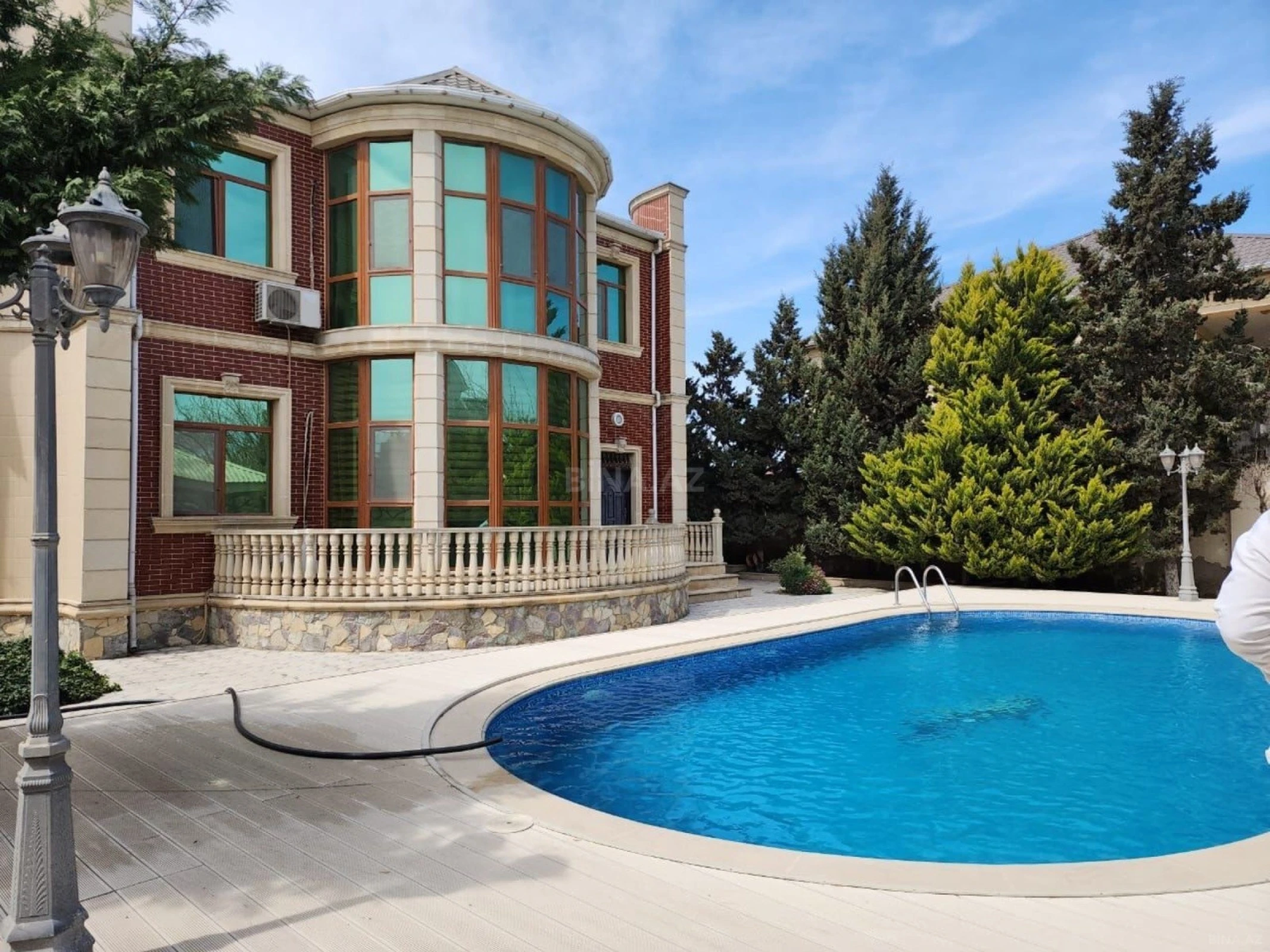 Kirayə verilir 5 otaqlı həyət evi 320 m²