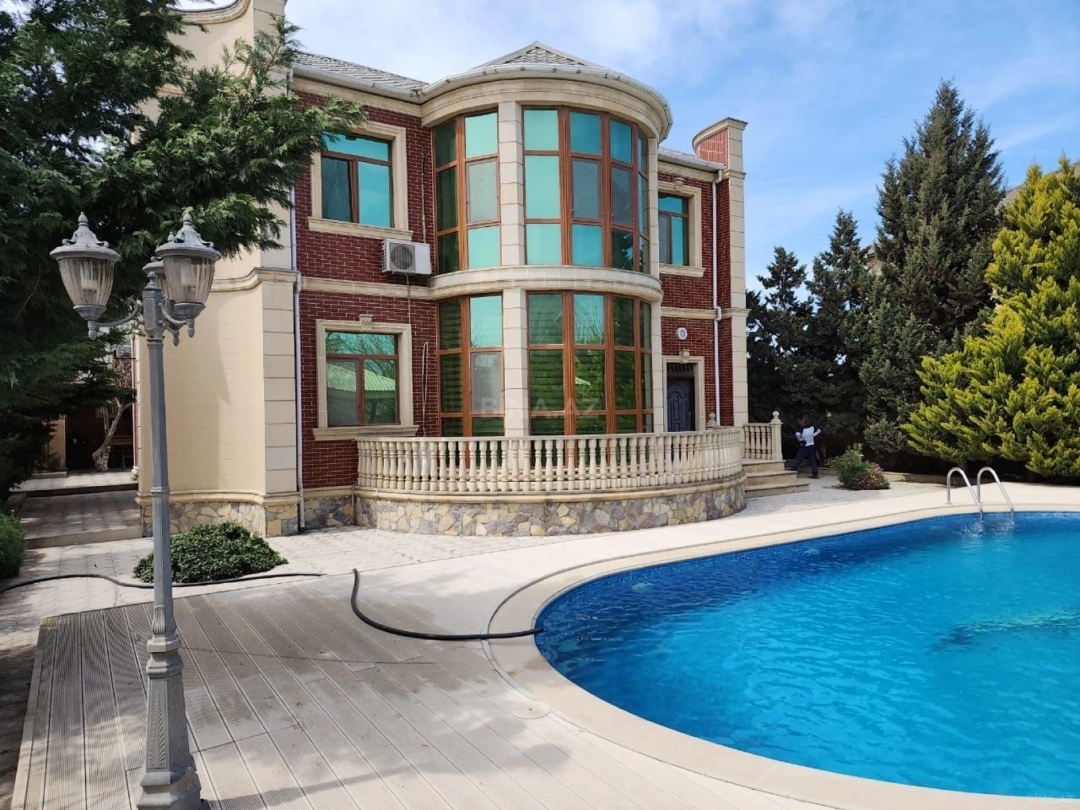 Kirayə verilir 5 otaqlı həyət evi 320 m²