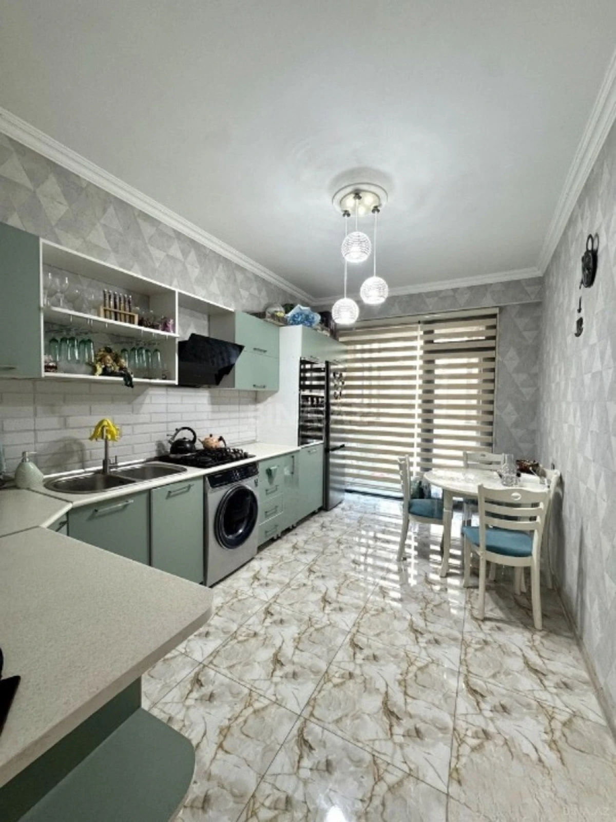 Satılır 2 otaqlı mənzil 85 m²