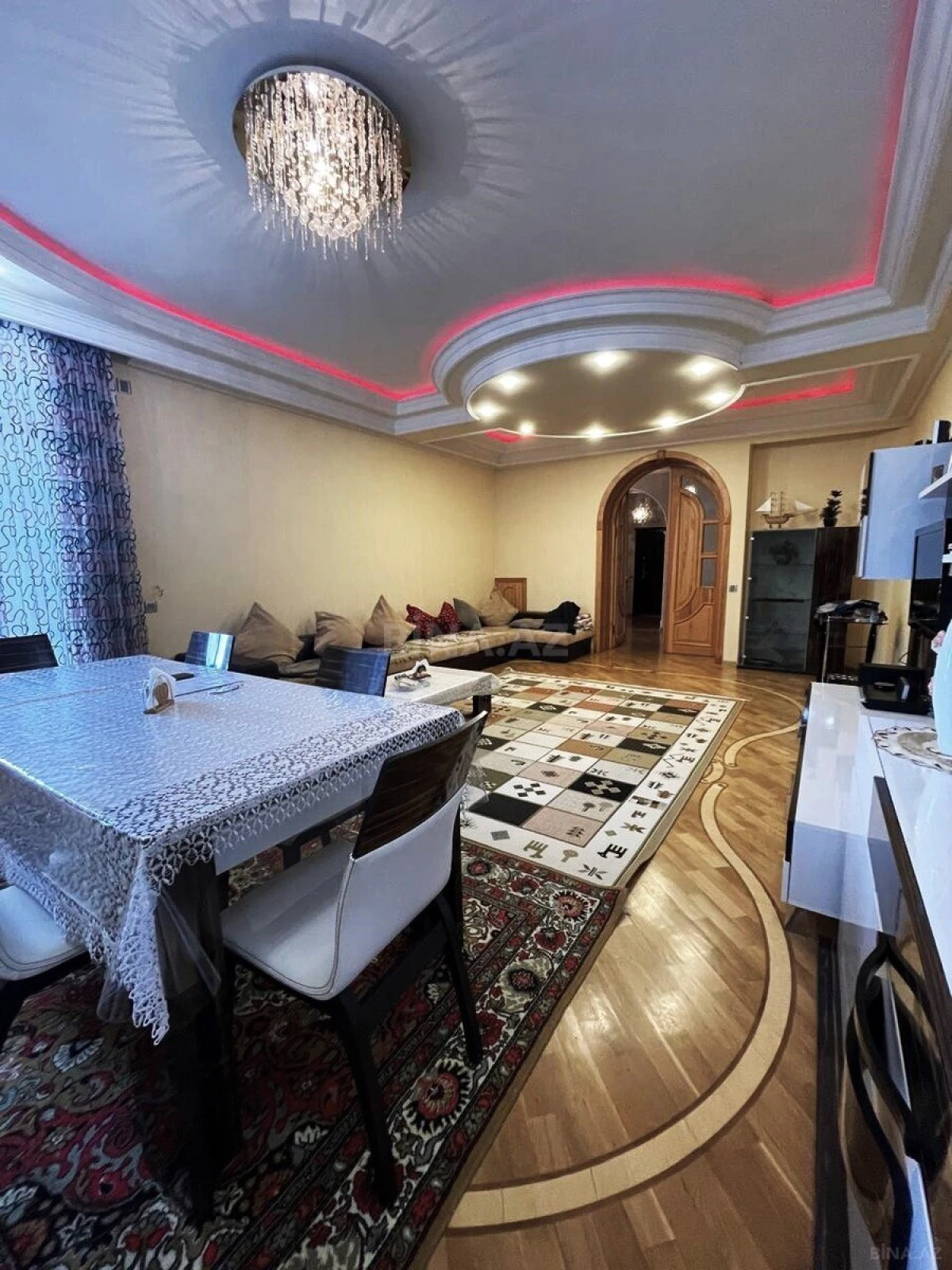Satılır 4 otaqlı mənzil 190 m²
