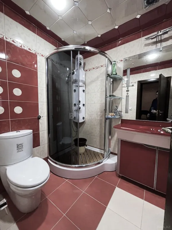 Satılır 4 otaqlı mənzil 190 m²