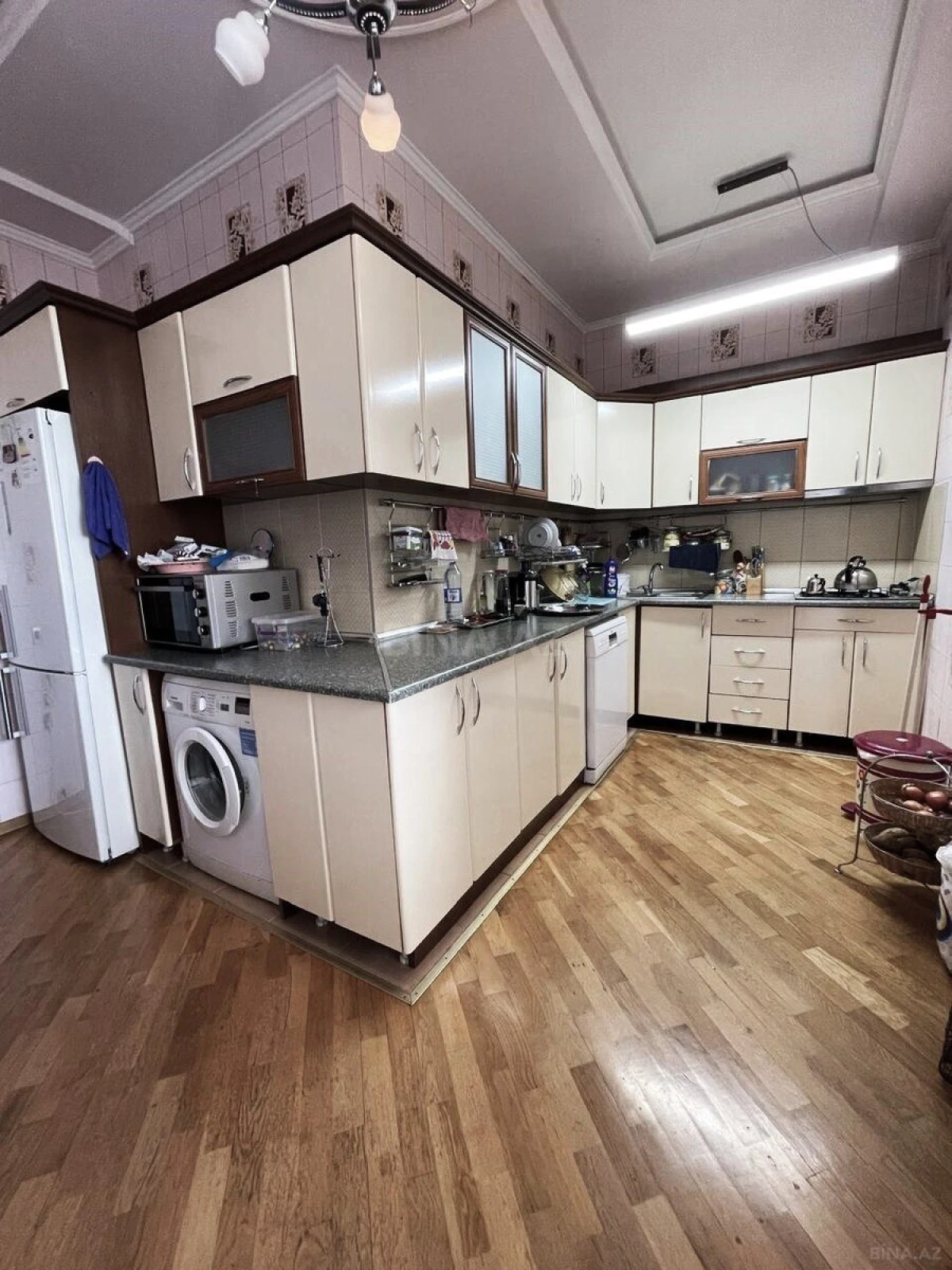 Satılır 4 otaqlı mənzil 190 m²