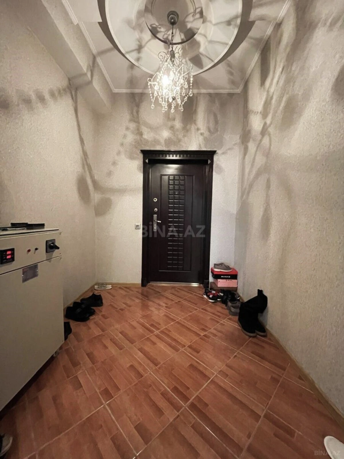Satılır 4 otaqlı mənzil 190 m²
