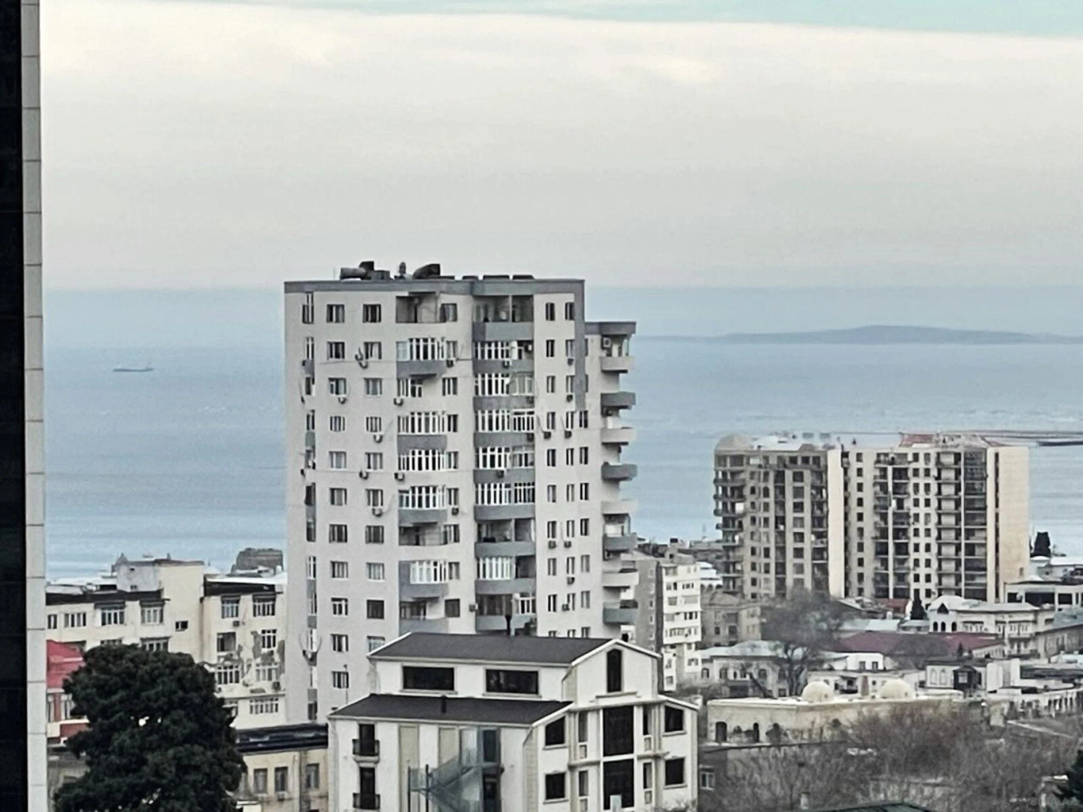 Satılır 4 otaqlı mənzil 190 m²