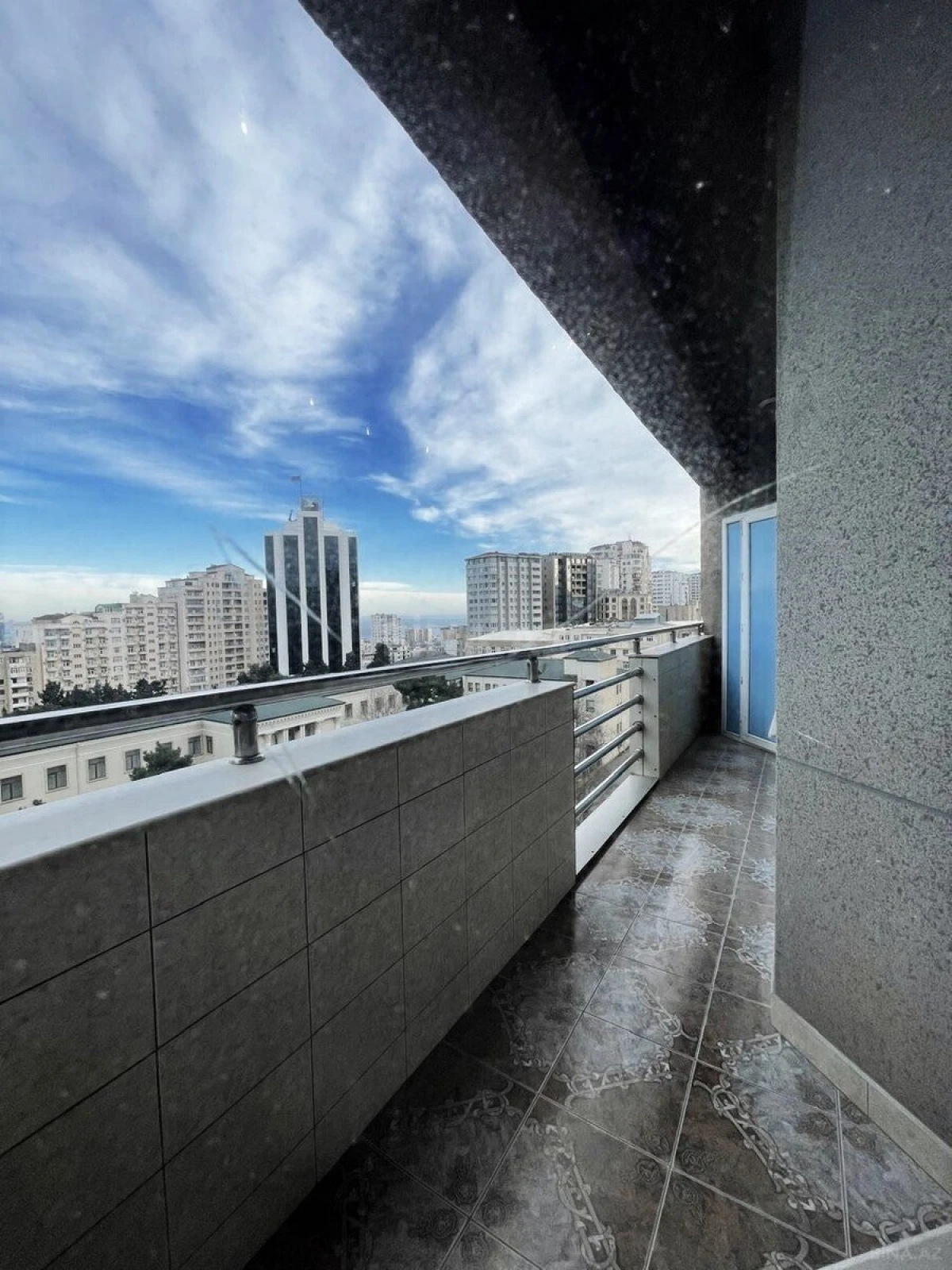 Satılır 4 otaqlı mənzil 190 m²