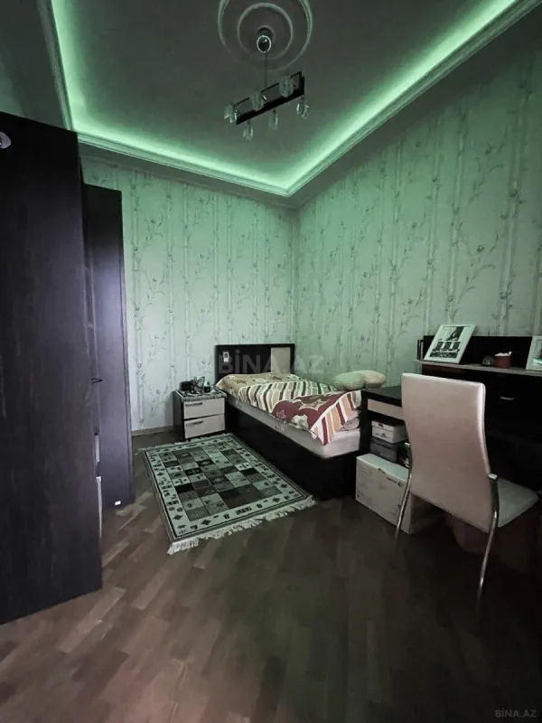 Satılır 4 otaqlı mənzil 190 m²