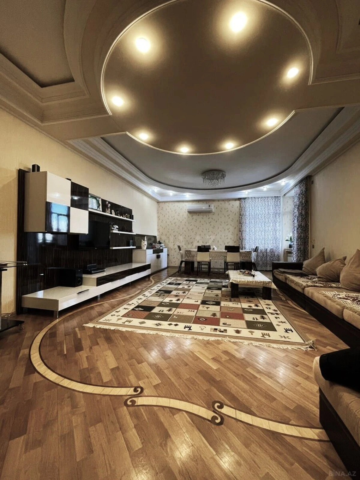 Satılır 4 otaqlı mənzil 190 m²