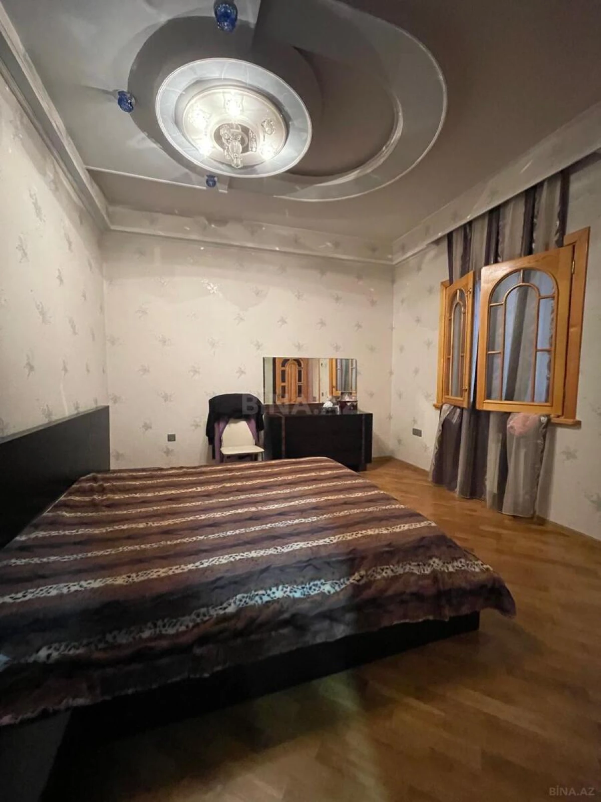 Satılır 4 otaqlı mənzil 190 m²