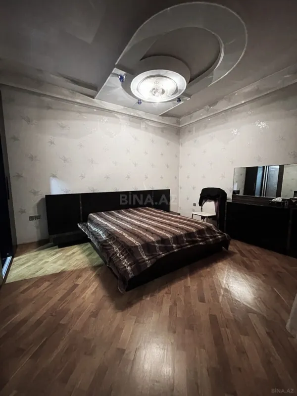 Satılır 4 otaqlı mənzil 190 m²