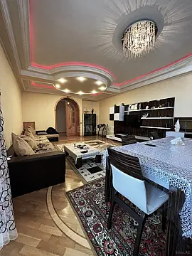 Satılır 4 otaqlı mənzil 190 m²
