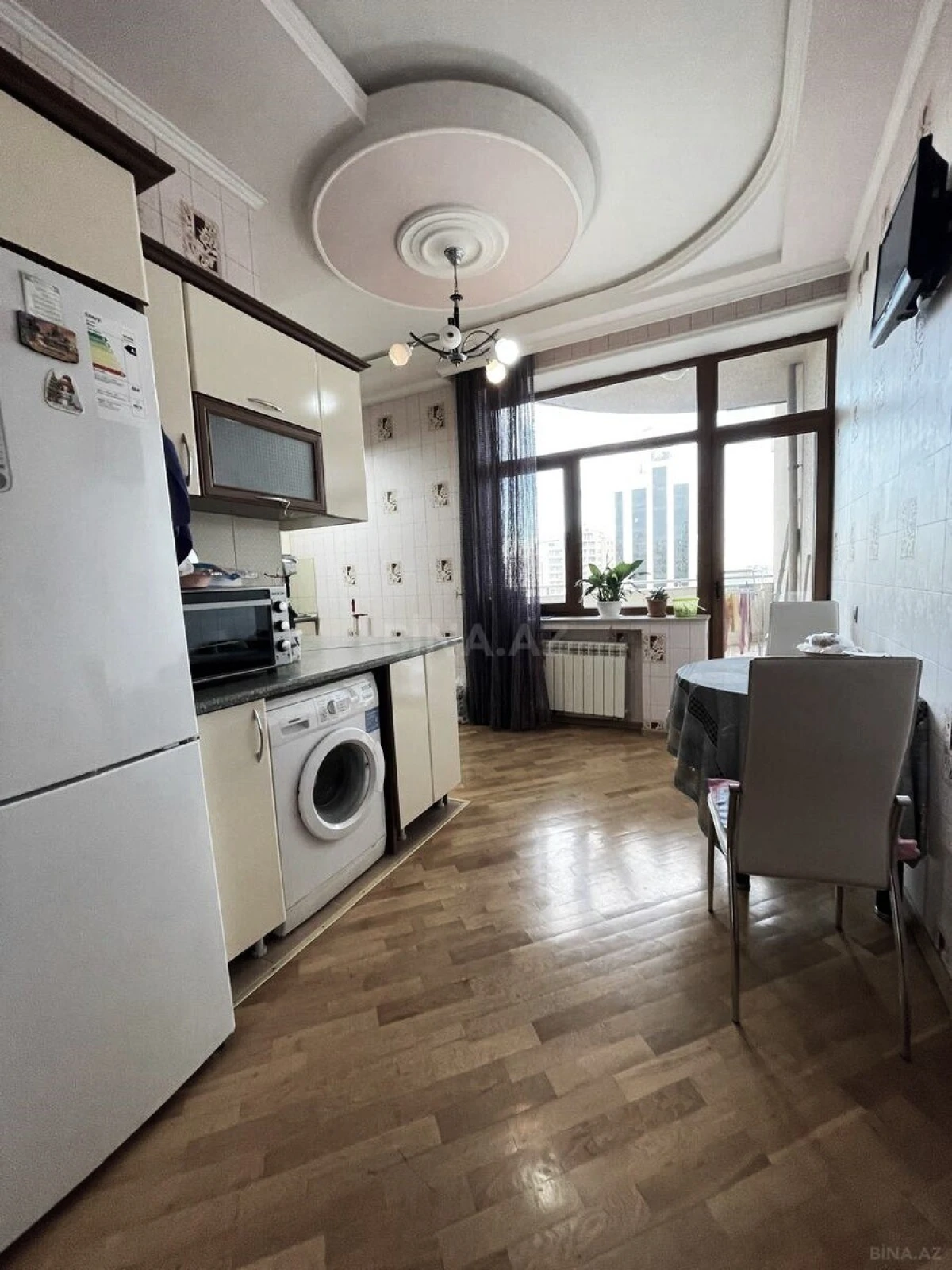 Satılır 4 otaqlı mənzil 190 m²