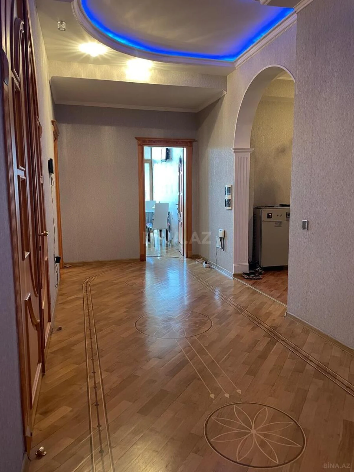 Satılır 4 otaqlı mənzil 190 m²