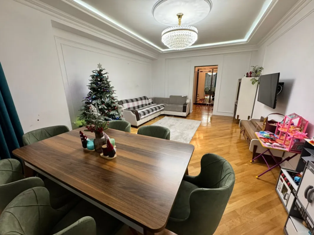 Satılır 3 otaqlı mənzil 135 m²
