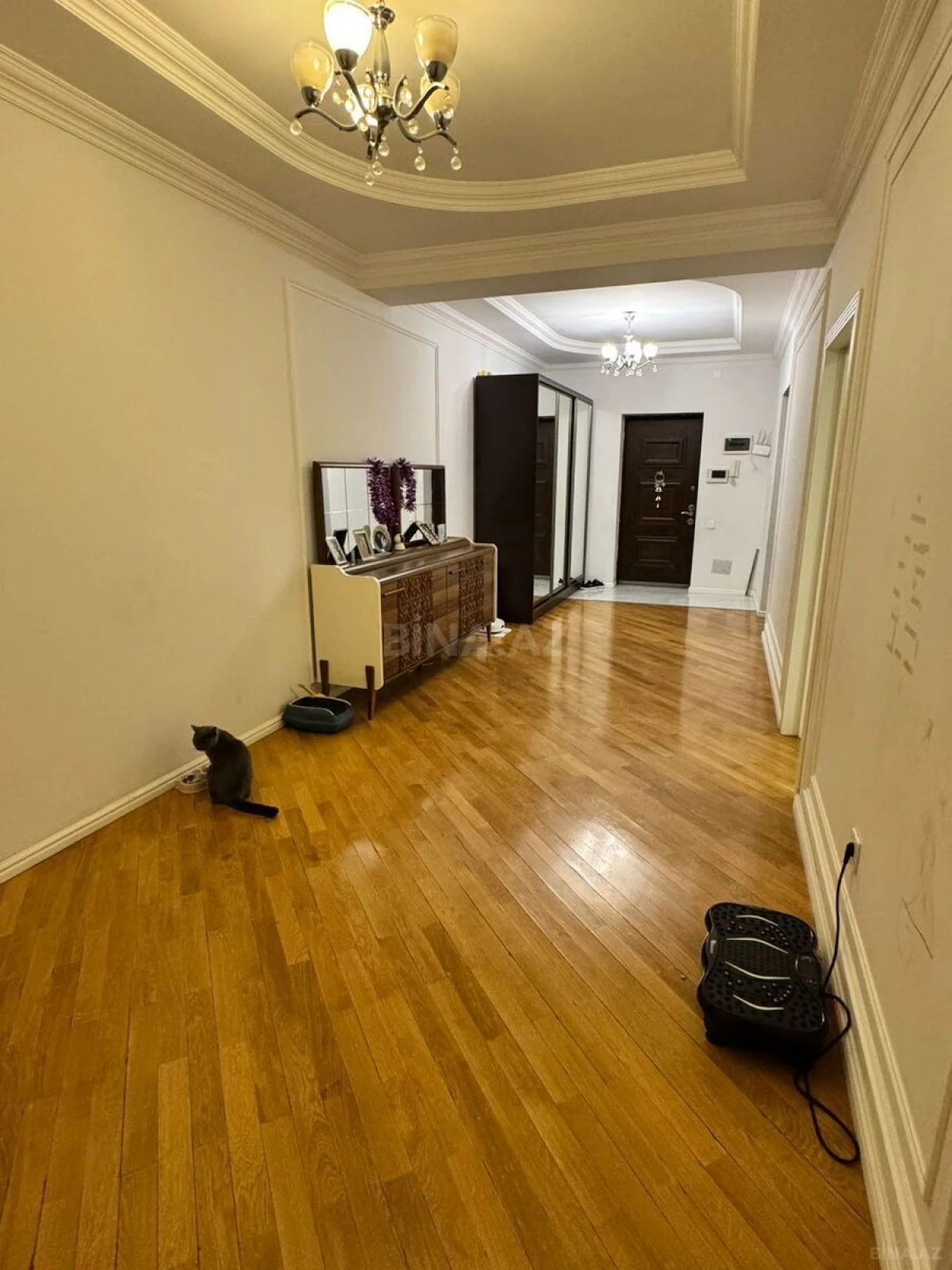 Satılır 3 otaqlı mənzil 135 m²