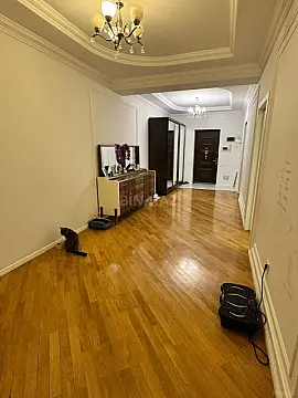 Satılır 3 otaqlı mənzil 135 m²