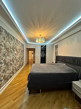 Satılır 3 otaqlı mənzil 135 m²
