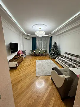 Satılır 3 otaqlı mənzil 135 m²