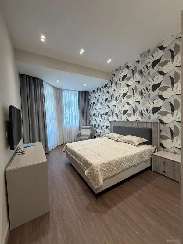 Kirayə verilir 3 otaqlı mənzil 140 m²