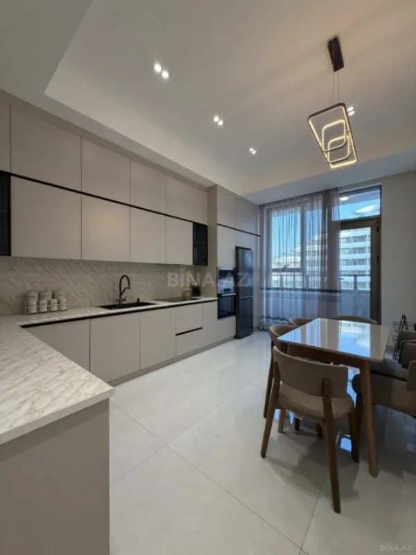 Kirayə verilir 3 otaqlı mənzil 140 m²