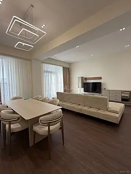 Kirayə verilir 3 otaqlı mənzil 140 m²