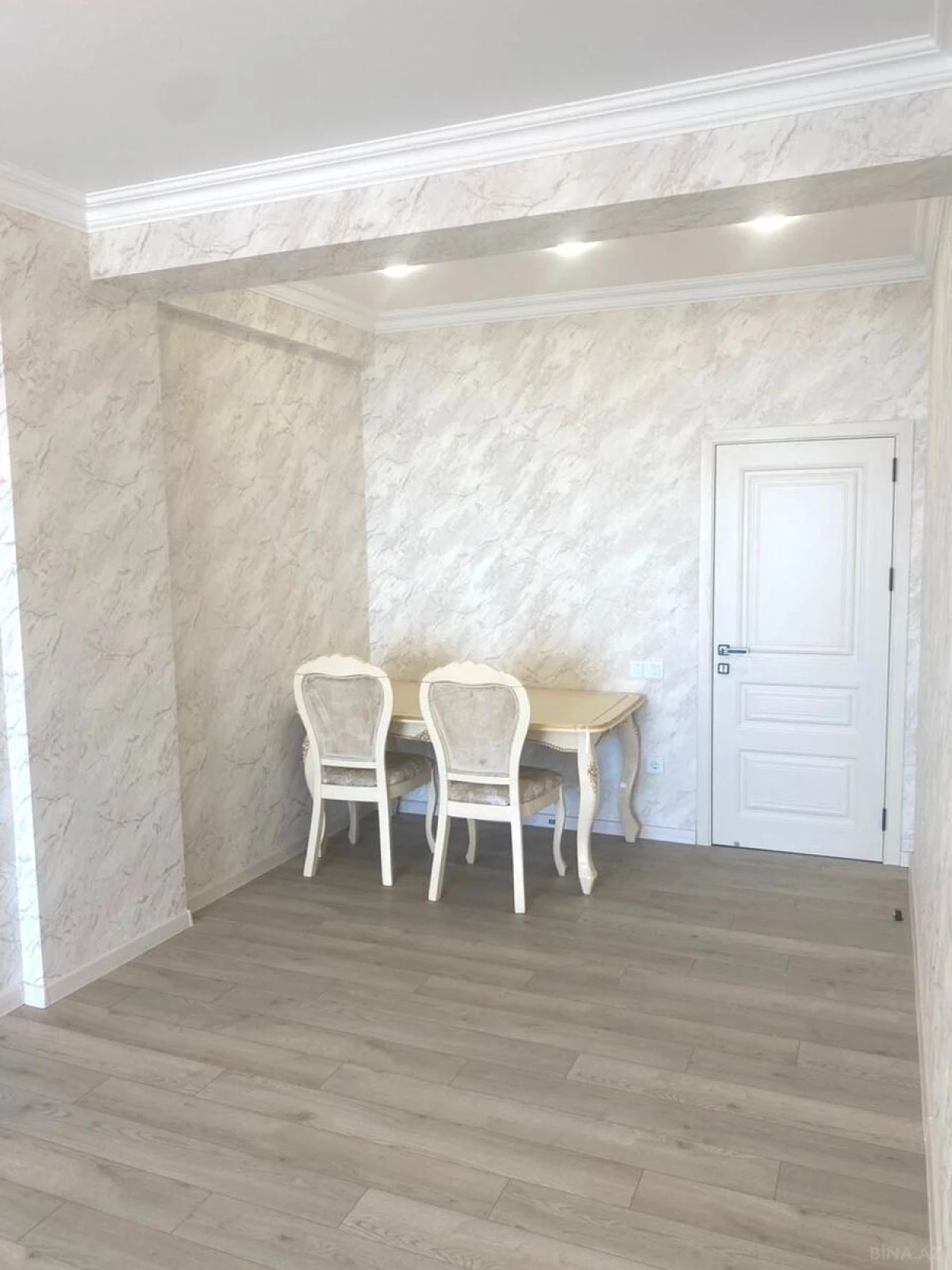 Satılır 2 otaqlı mənzil 96 m²