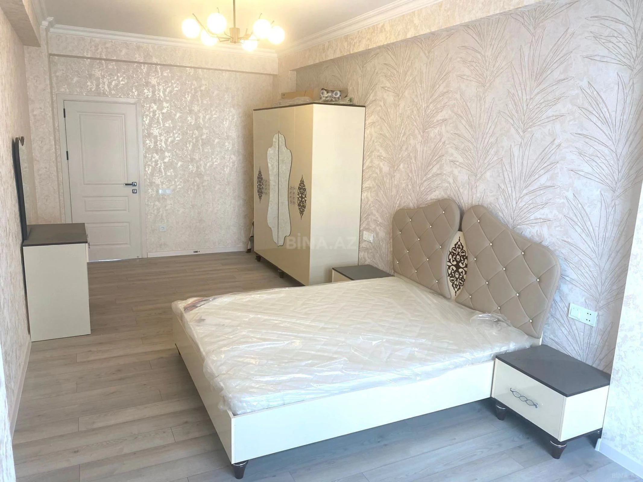 Satılır 2 otaqlı mənzil 96 m²