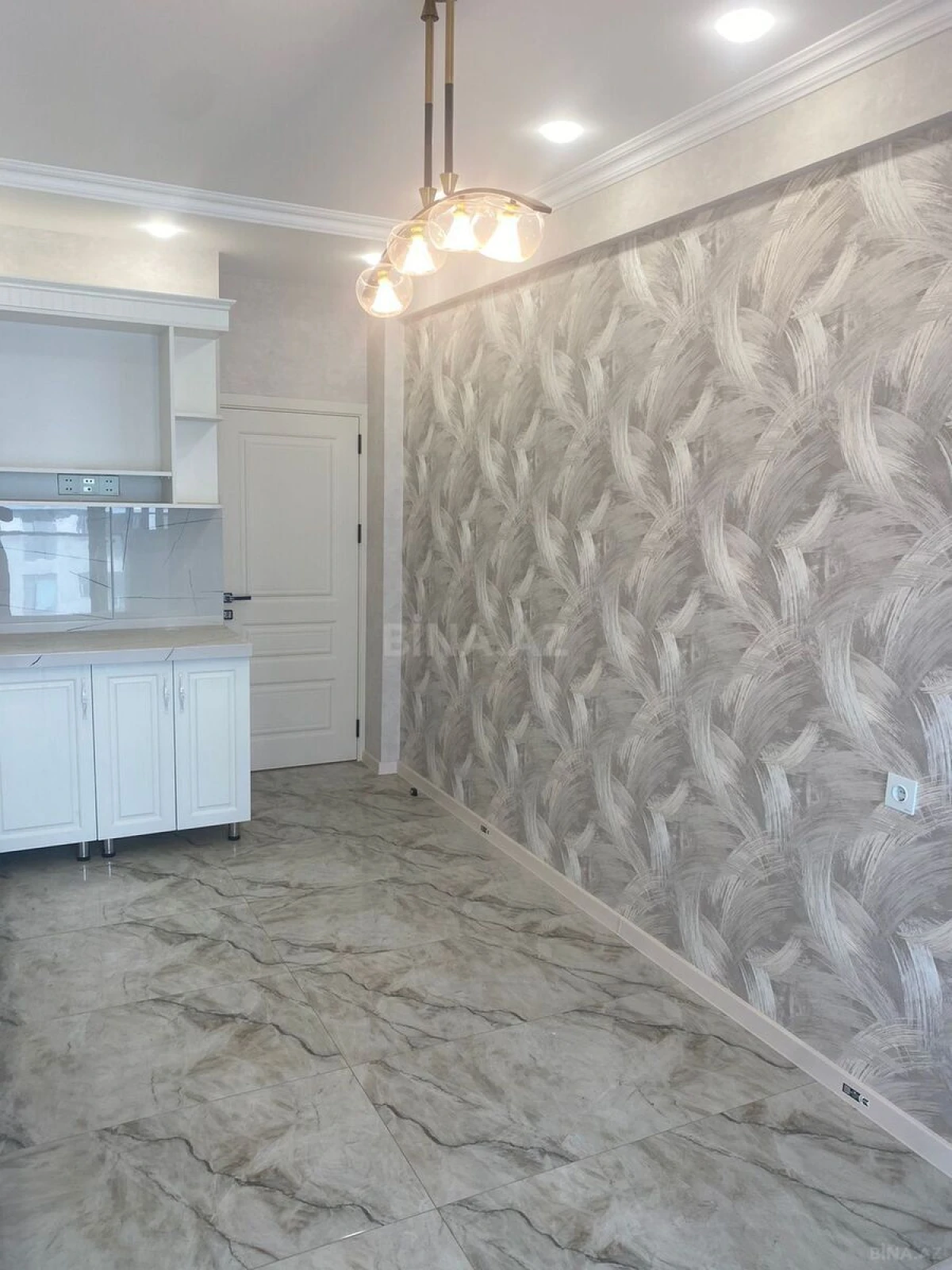 Satılır 2 otaqlı mənzil 96 m²