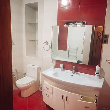 Kirayə verilir 3 otaqlı mənzil 176 m²